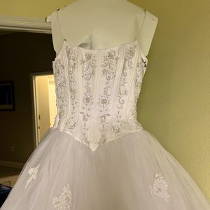 Wedding Dress- Oleg Cassini. White.
Bust 36B. Waist 26/27"